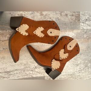 NWOT Women’s Circle G Leather Cowboy Boots